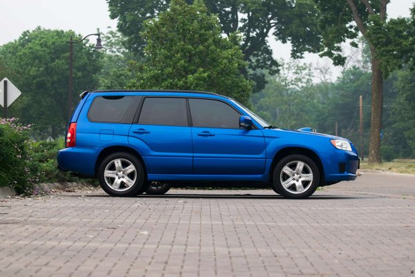 Comment installer un toit de tente sur une Subaru Forester pour des aventures en plein air?